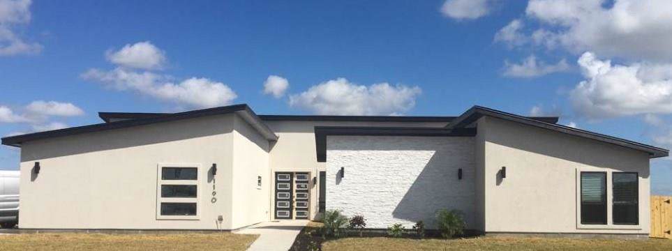 1190 Hyde Park Dr - Photo 1