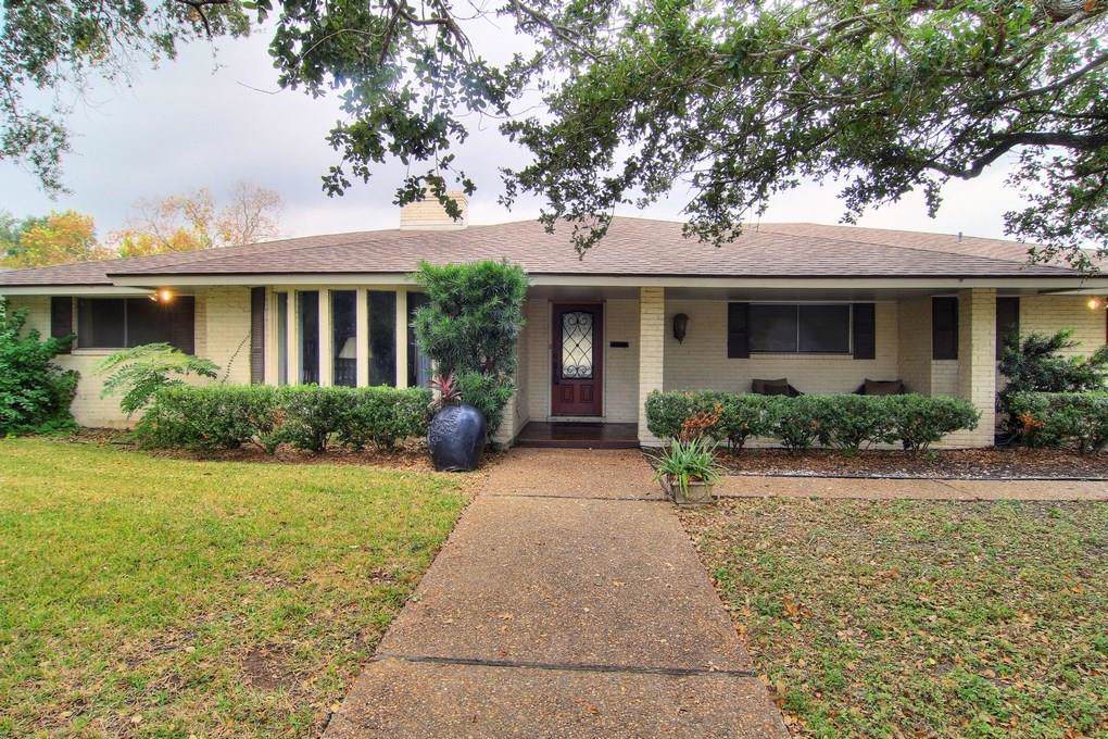 302 Del Mar Boulevard - Photo 1