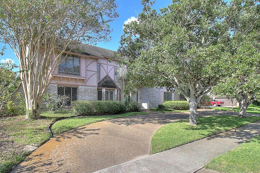 5309 Greenbriar Drive - Photo 1