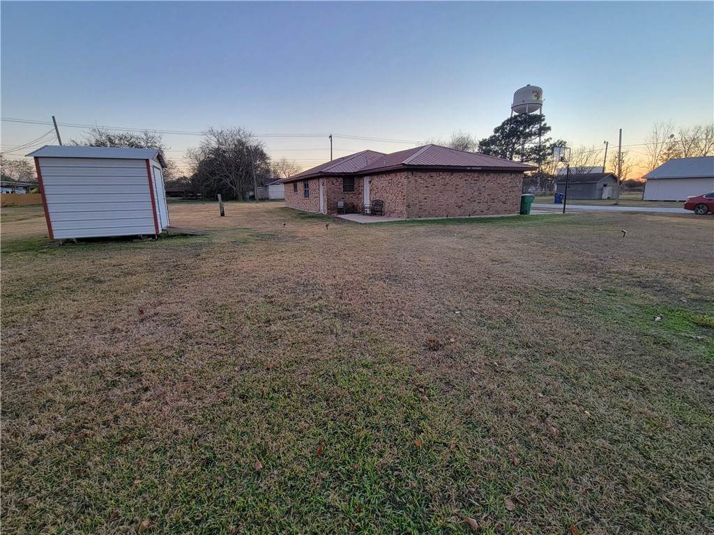 815 Henderson - Photo 1