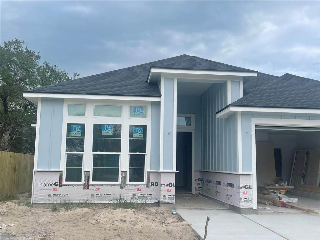 642 Redwood Avenue - Photo 1