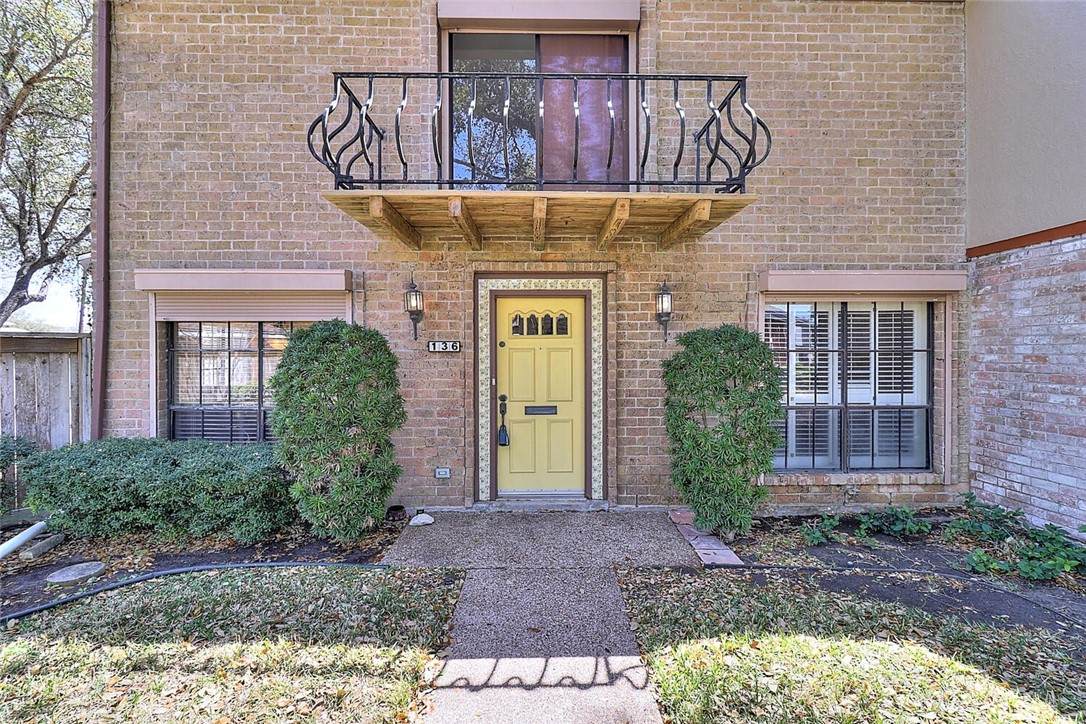 136 Lake Shore - Photo 1