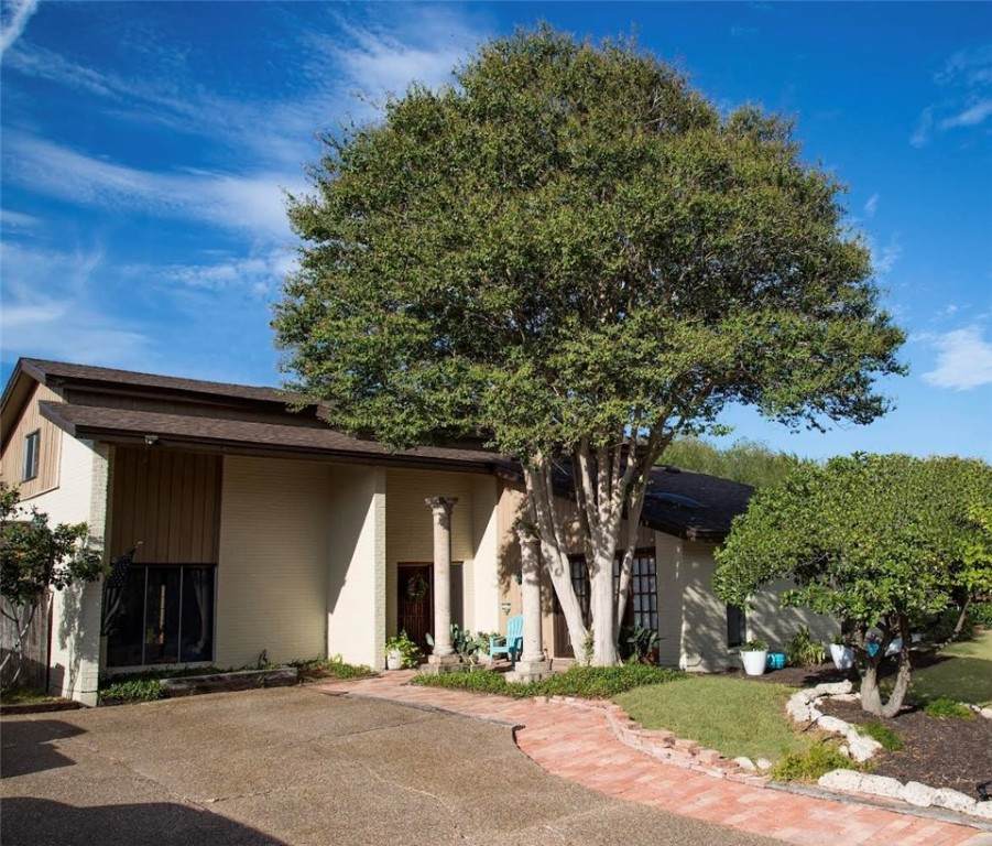 4410 Hebert - Photo 1