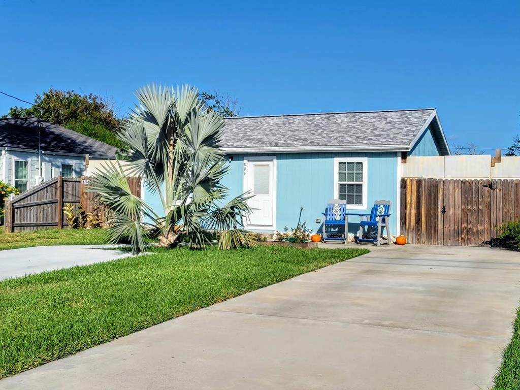 806 Austin Street - Photo 1