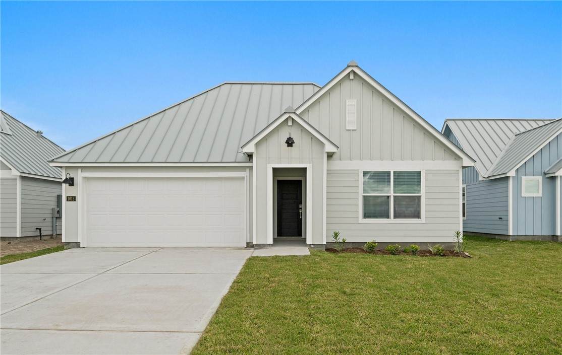 1013 Las Palmas Drive - Photo 1