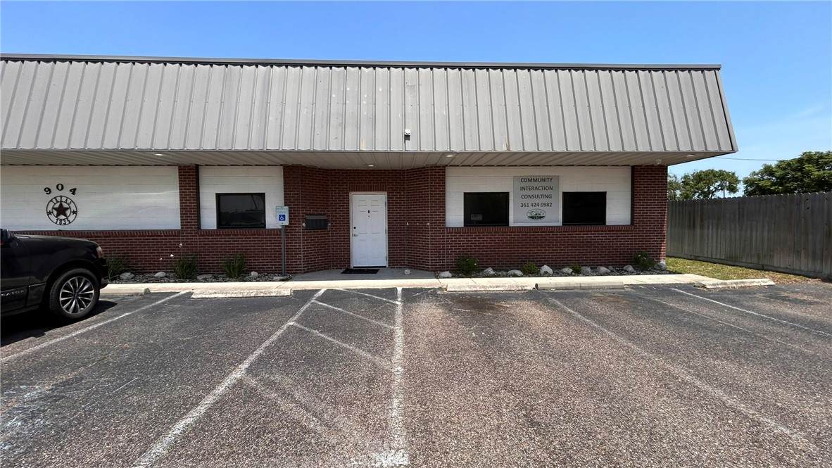 904 Memorial Parkway - Photo 1