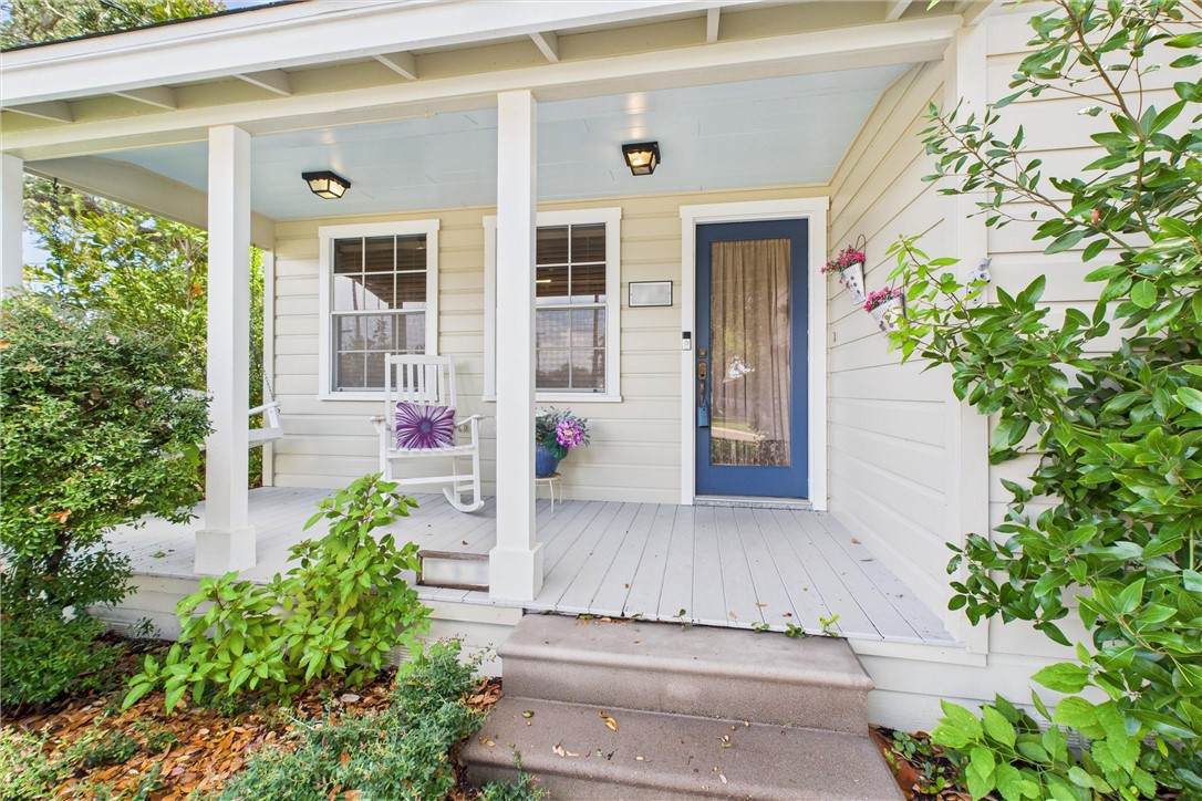 718 Live Oak Street - Photo 1