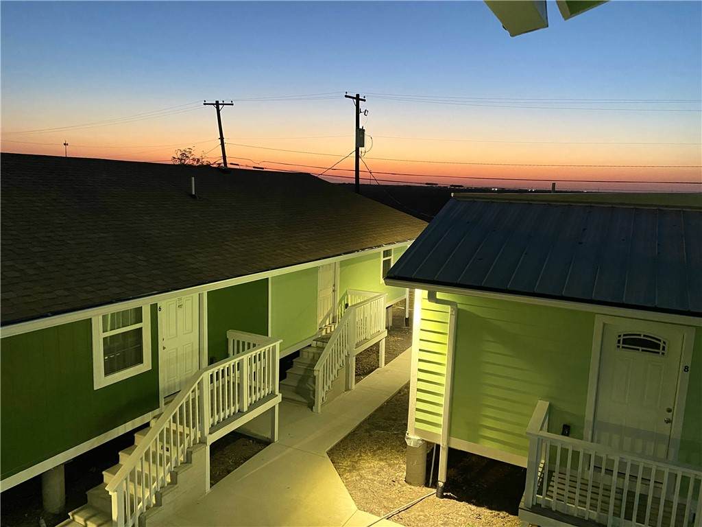 866 Gonzales Street - Photo 1