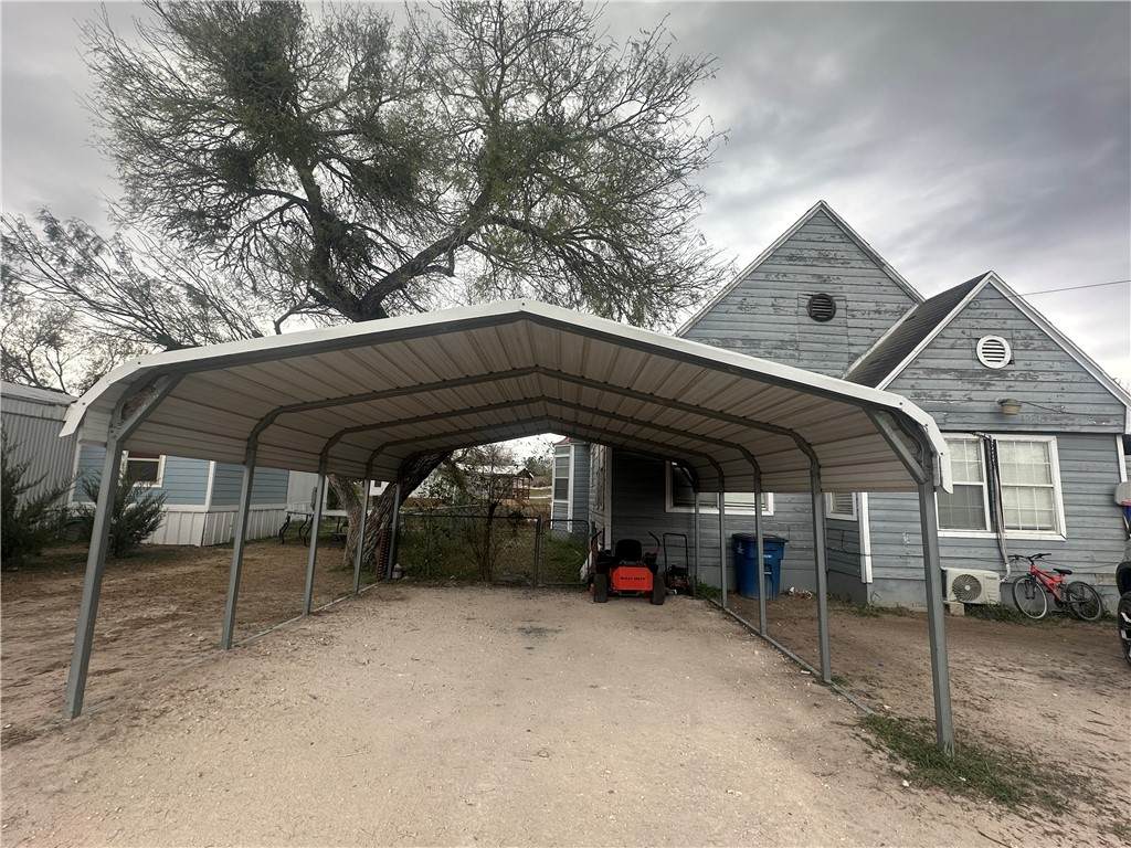 207 Mcgloin Street - Photo 1