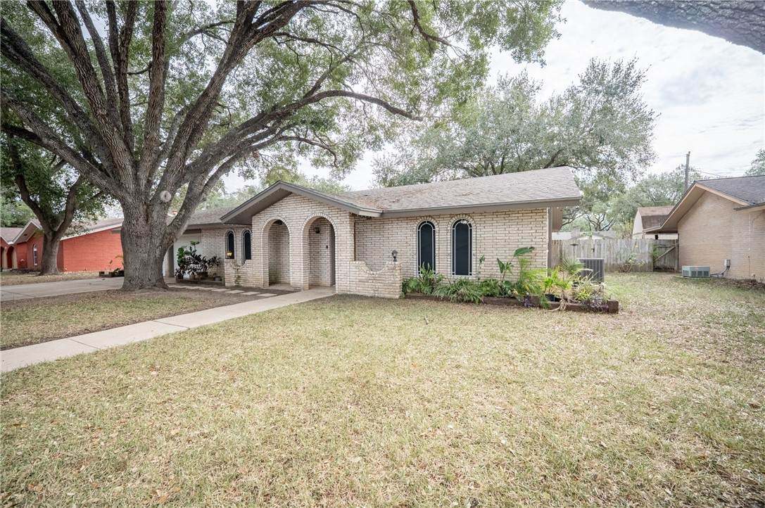 1104 Live Oak Drive - Photo 1