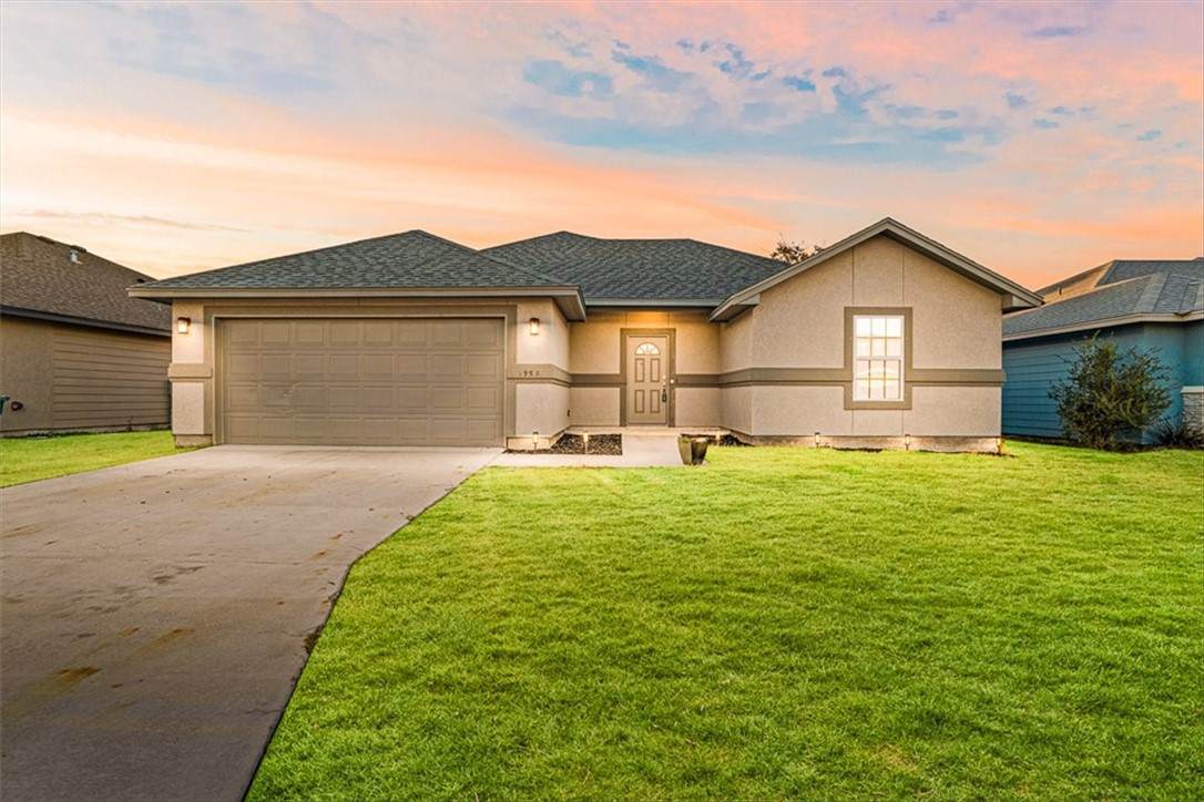 1954 Admiral Lane - Photo 1