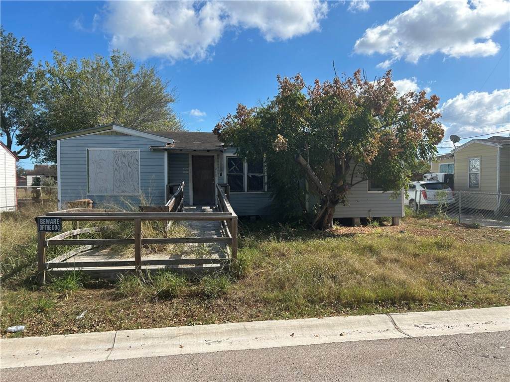 218 Dover Avenue - Photo 1