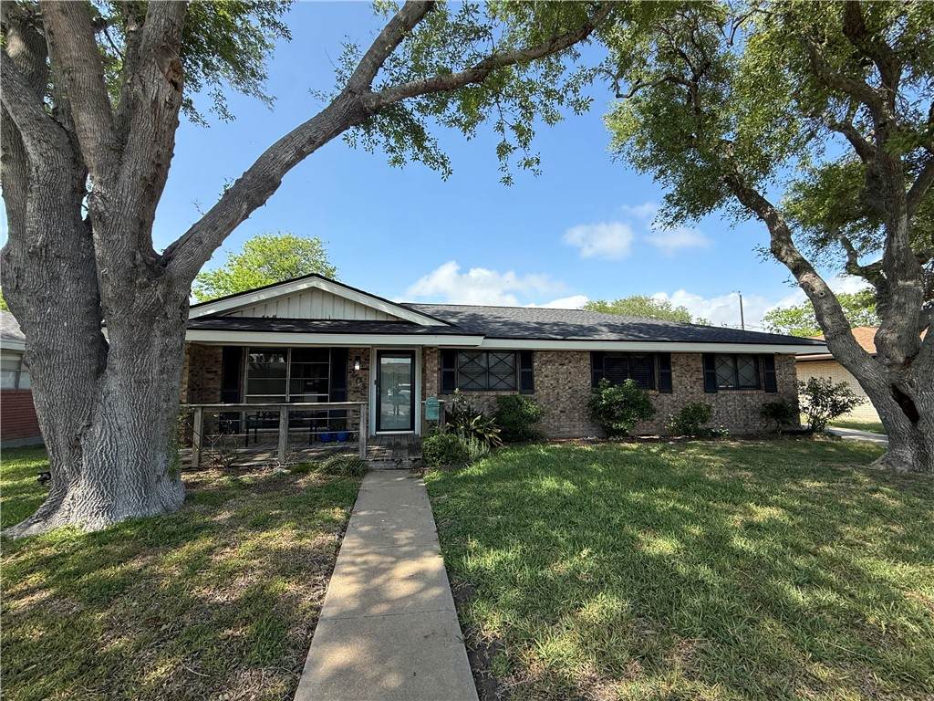 205 Driftwood Drive - Photo 1