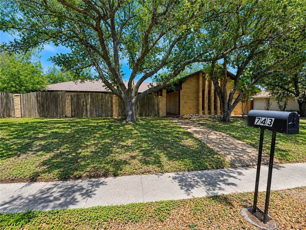 743 Retama Avenue - Photo 1