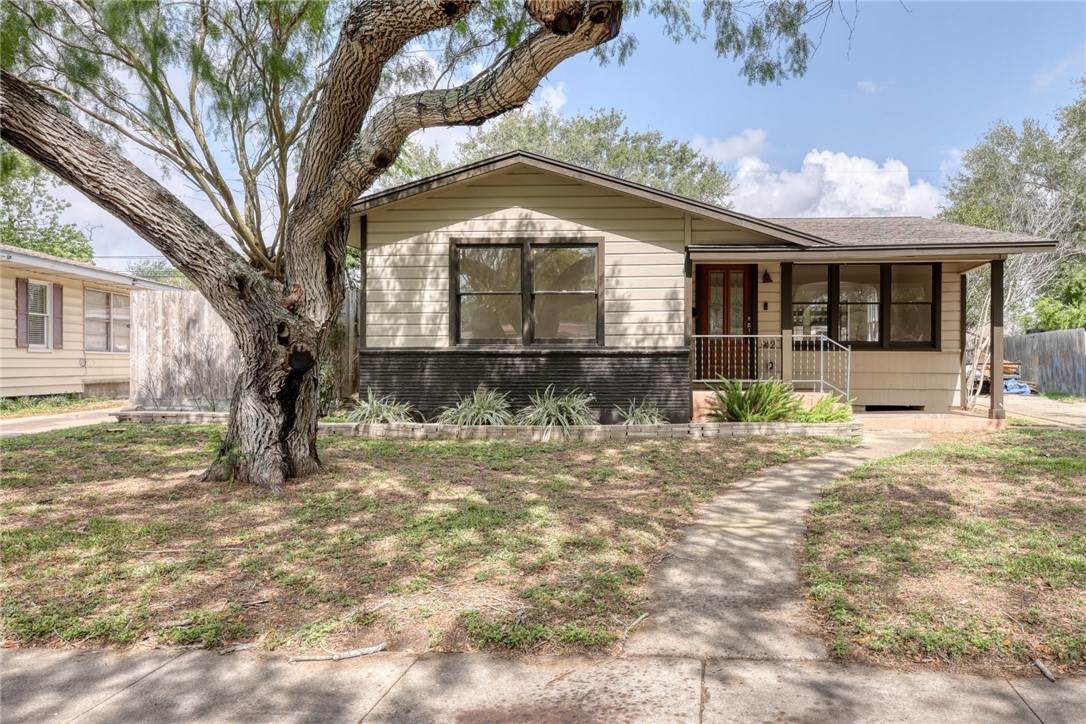 942 Delaine Drive - Photo 1