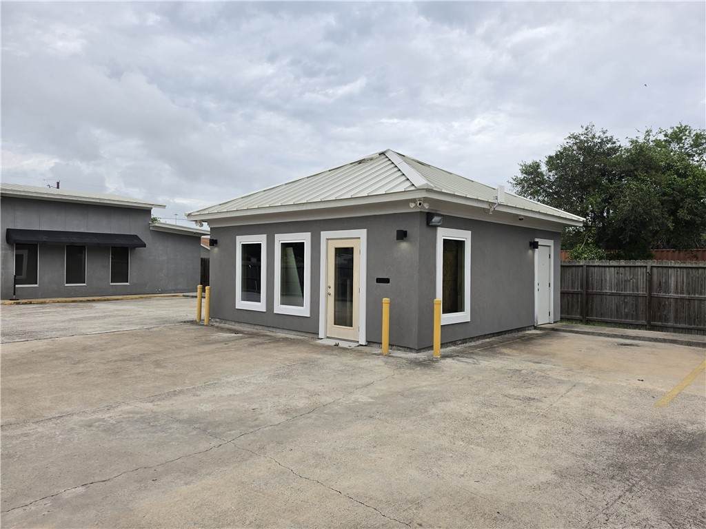 5117 Williams Drive - Photo 1