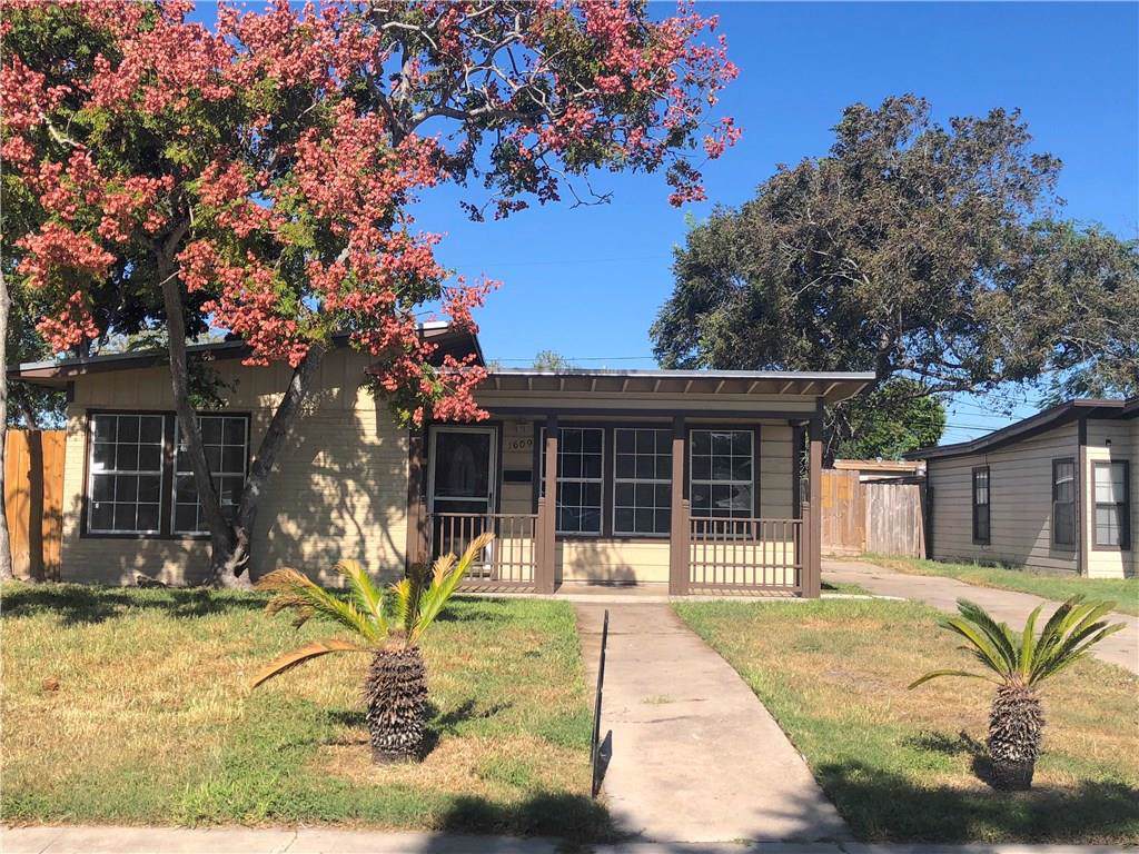 1609 Cambridge Dr - Photo 1