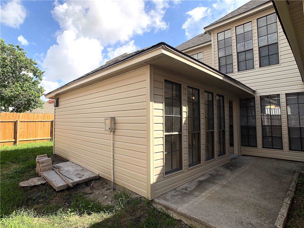 6717 Whitewing Dr - Photo 1