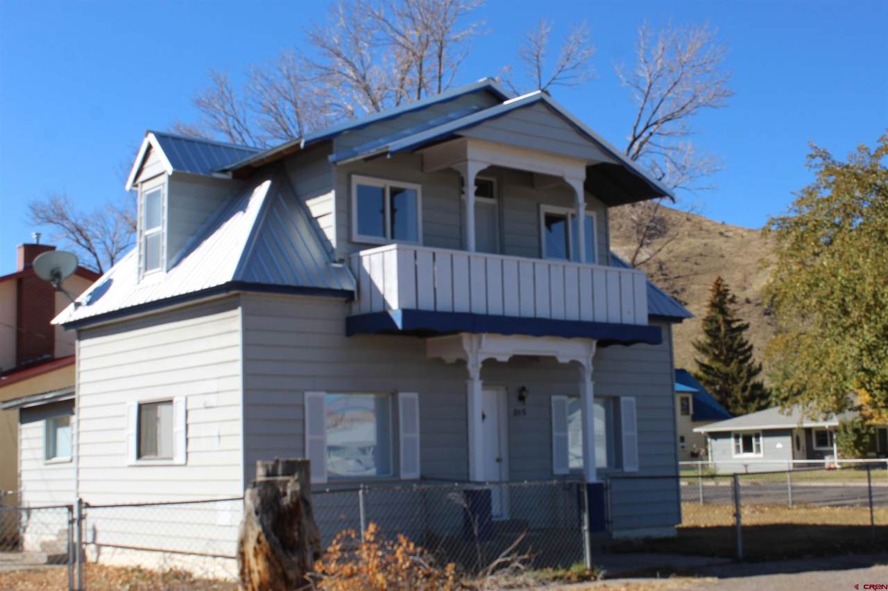 805 7th Street - Photo 1