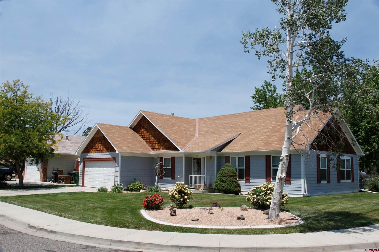 137 Akard Avenue - Photo 1