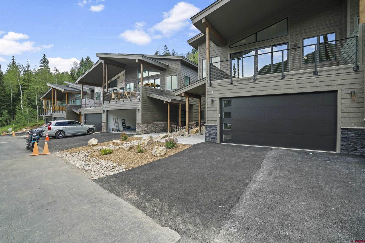 102 Tacoma Drive - Photo 1