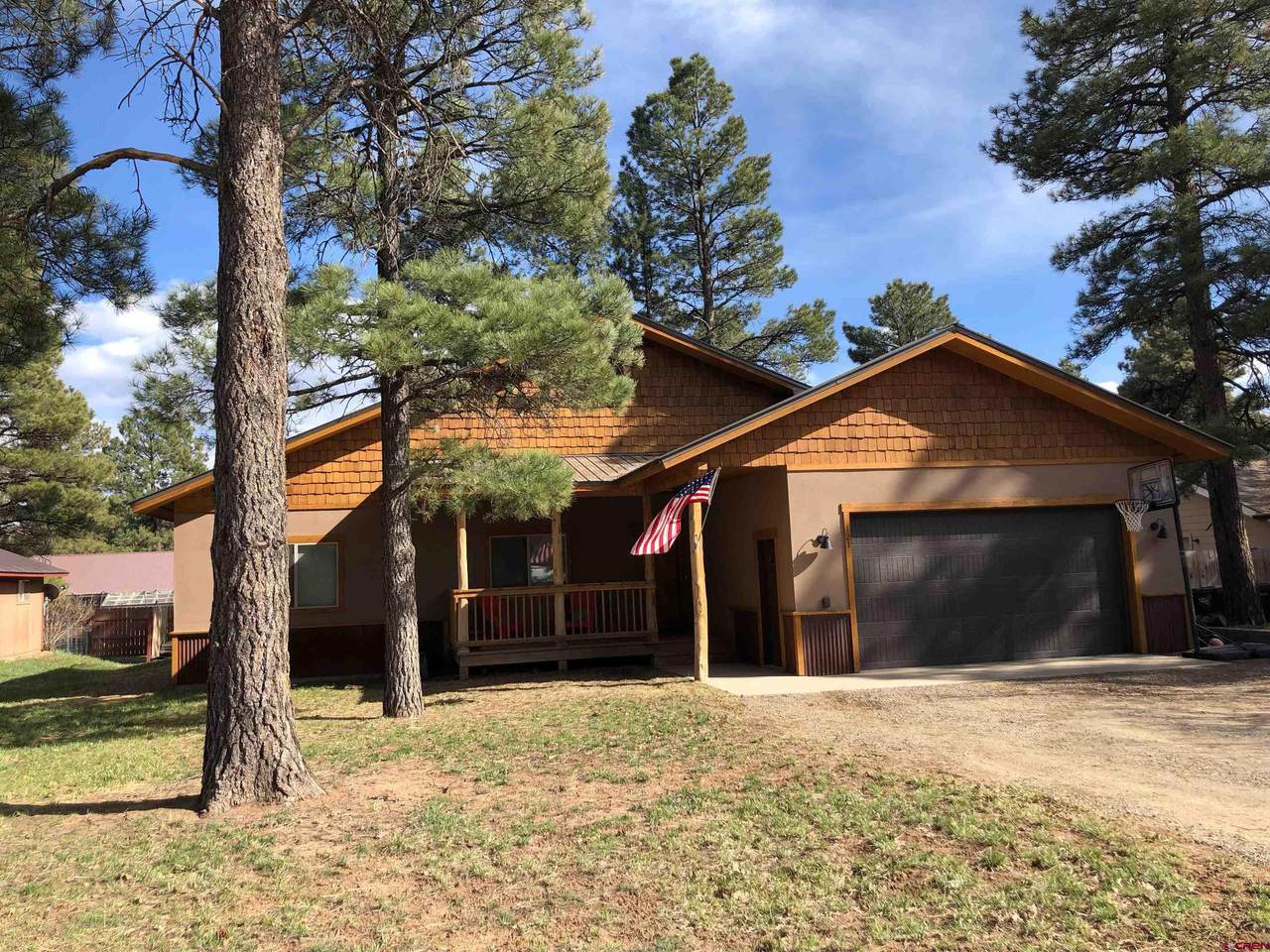 121 Oakwood Drive - Photo 1