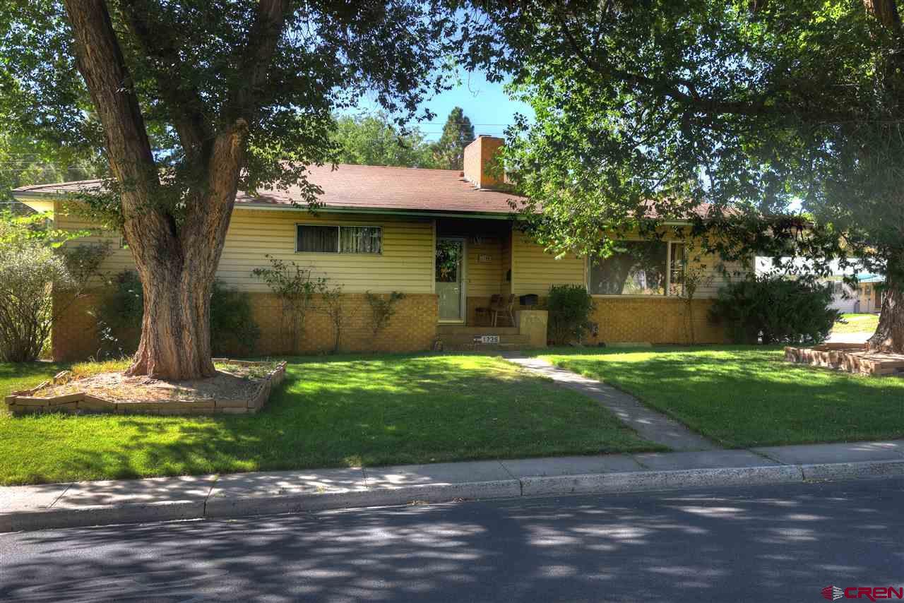 1735 Eastlawn - Photo 1