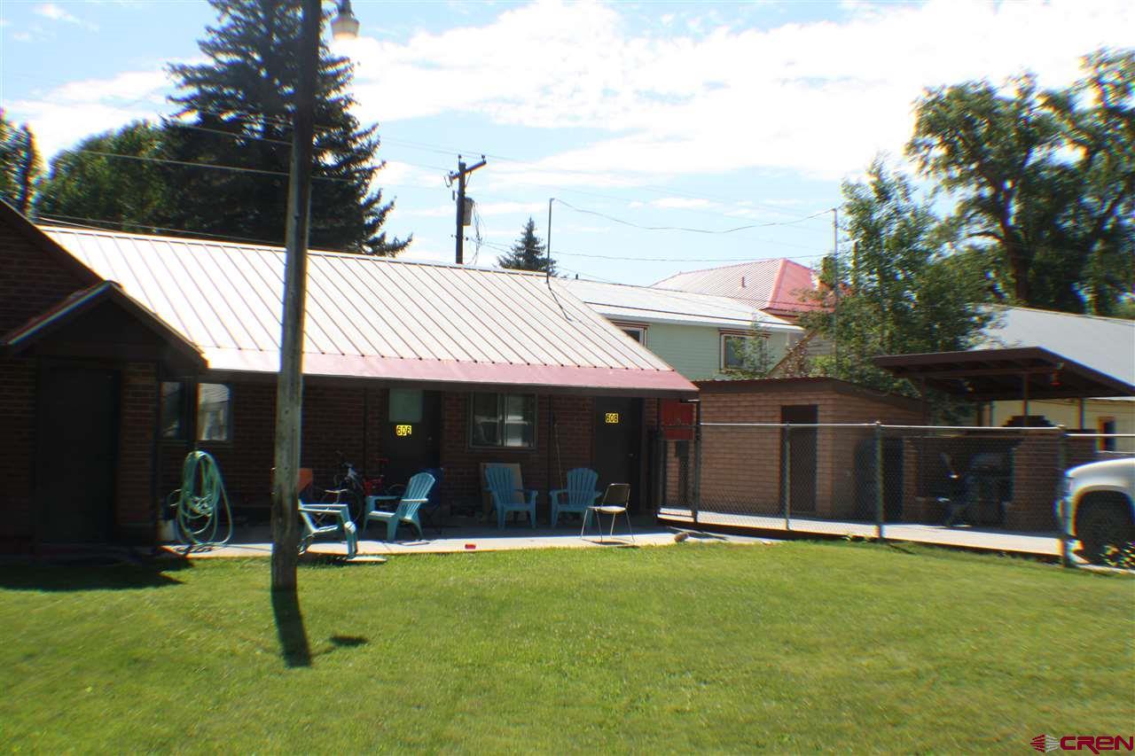 606 Iowa Street - Photo 1