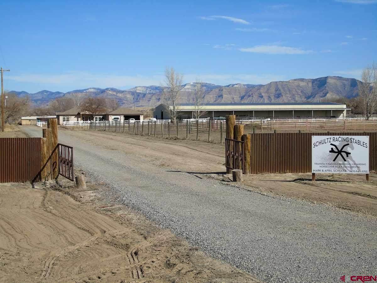 2122 L Road - Photo 1
