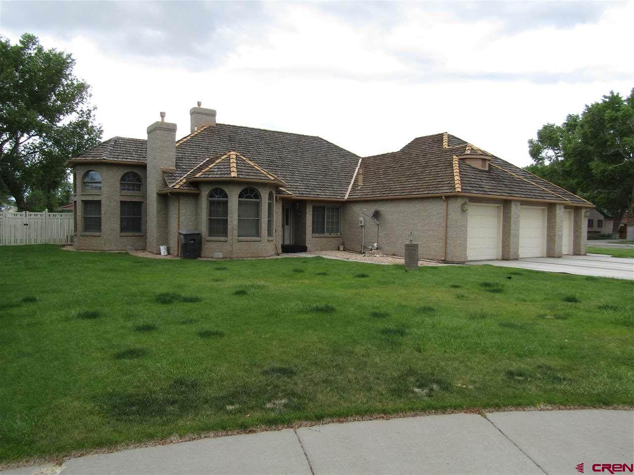 225 Driftwood Place - Photo 1