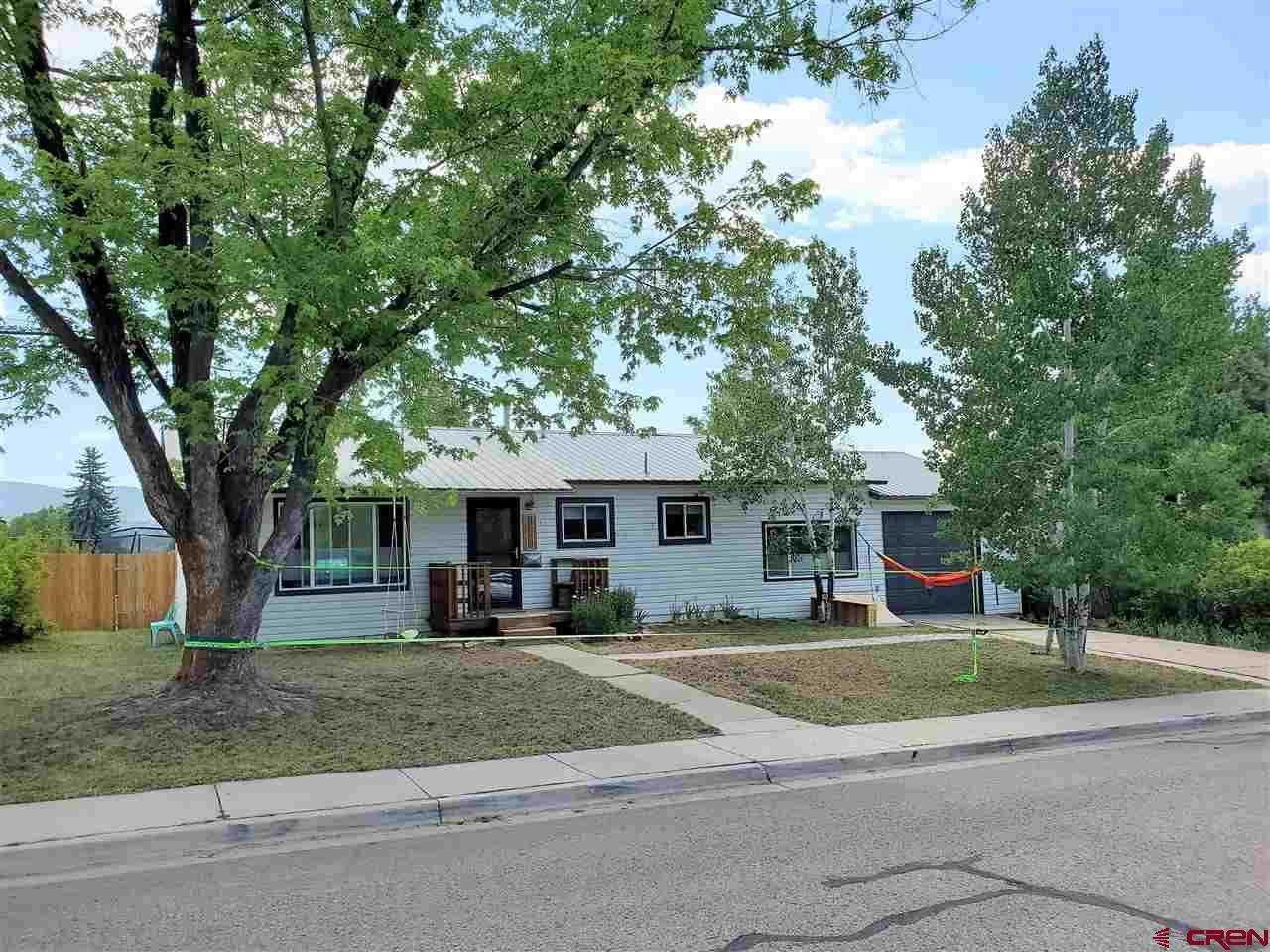 2020 Glenisle Avenue - Photo 1