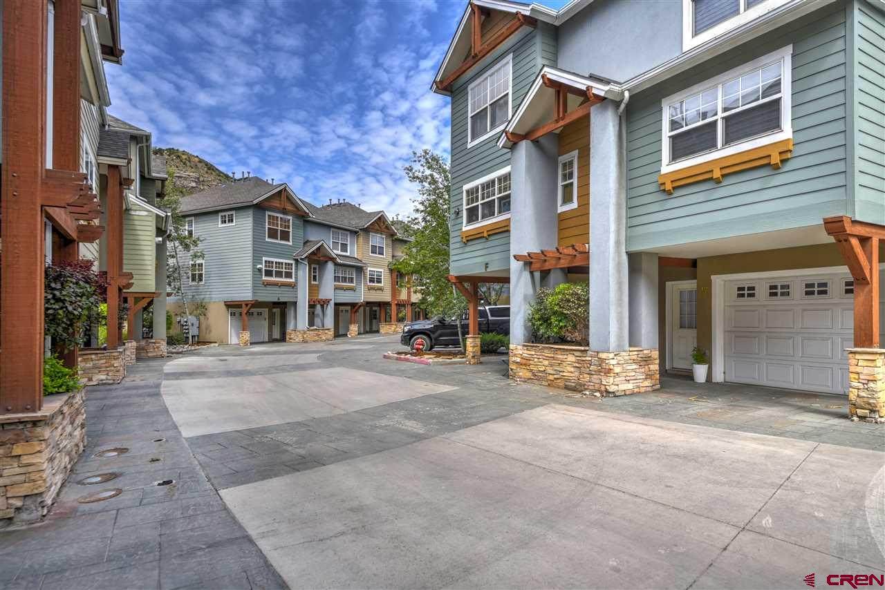 1 6th Avenue - Photo 1