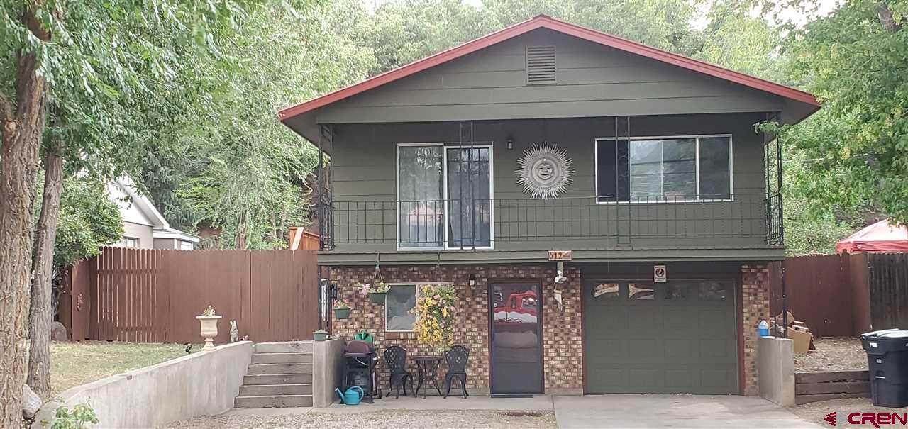 612 32nd Street - Photo 1