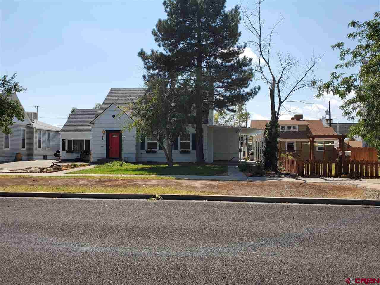 853 White Avenue - Photo 1