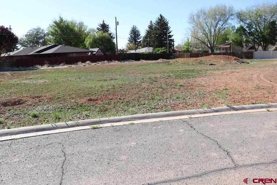 530 Juniper Place - Photo 1