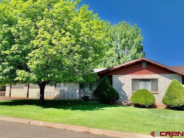 911 Ridge Drive - Photo 1