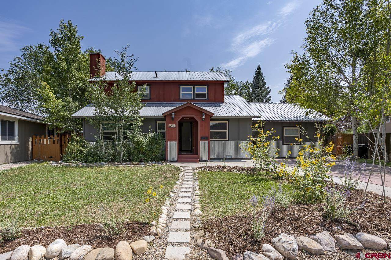 2208 Forest Avenue - Photo 1