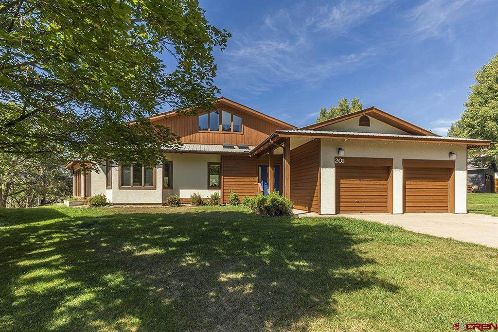 201 Hillcrest - Photo 1
