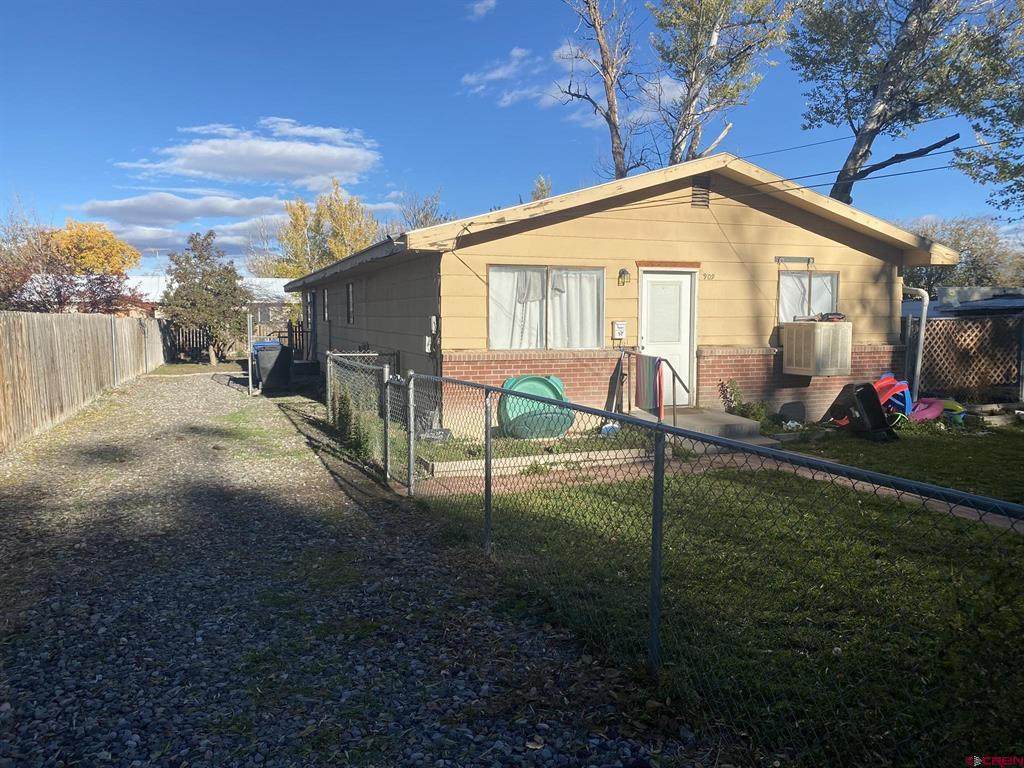 909 & 909 1/2 7Th Street - Photo 1