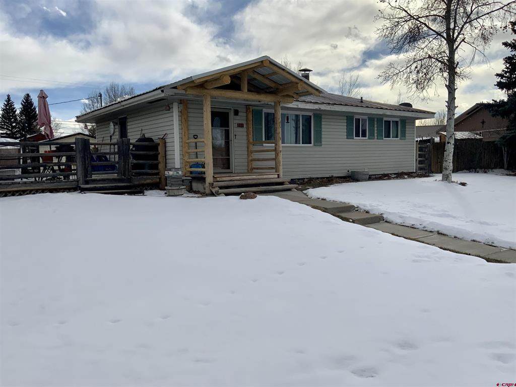 108 Irwin Street - Photo 1