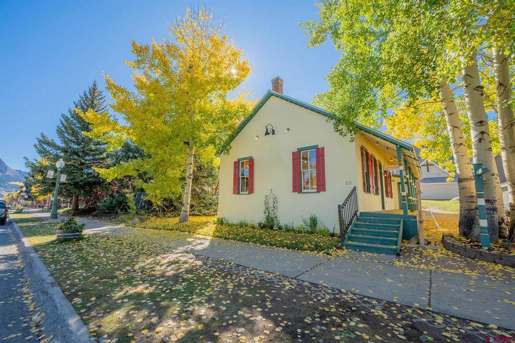 418 Elk Avenue - Photo 1