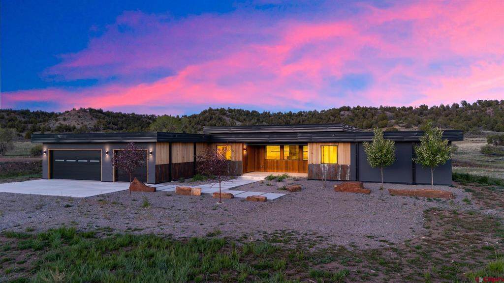 201 Cowboy Trail - Photo 1