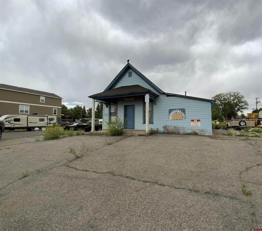 304 10th Street - Photo 1