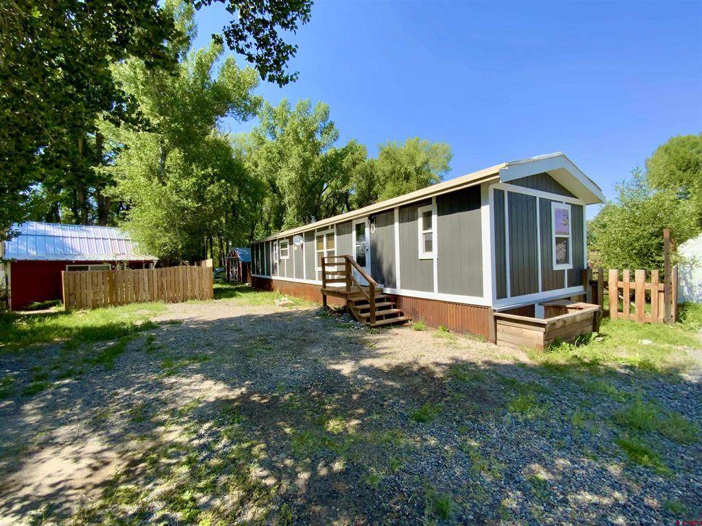 114 Phyllis Lane - Photo 1