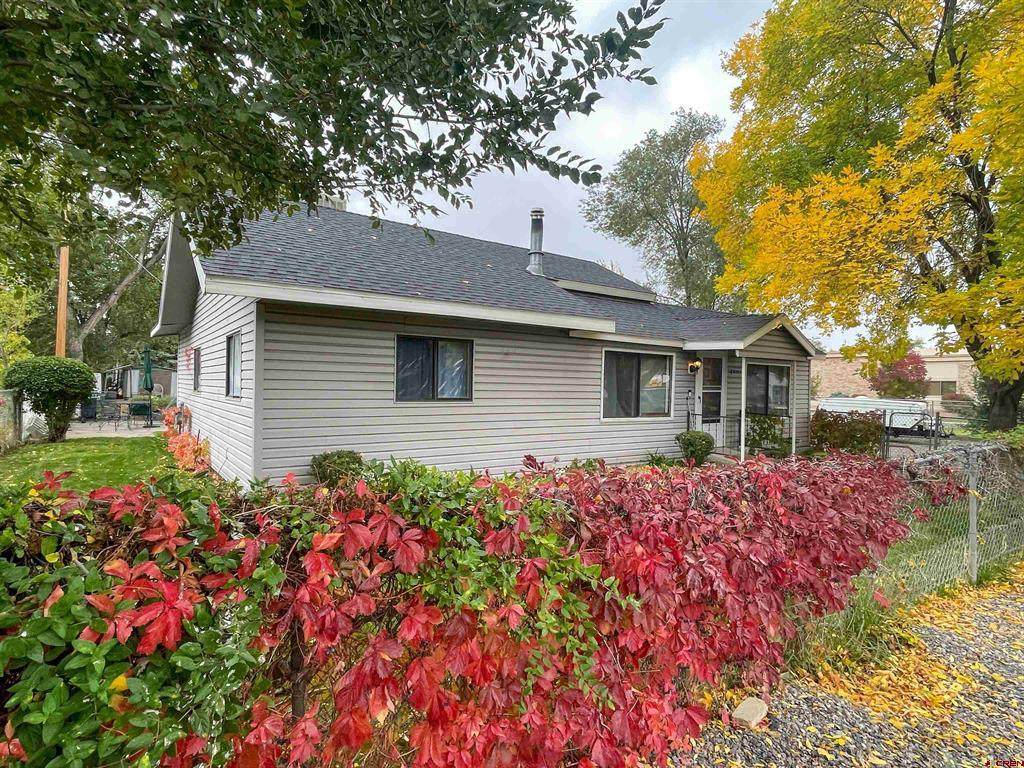 920 5th Street - Photo 1
