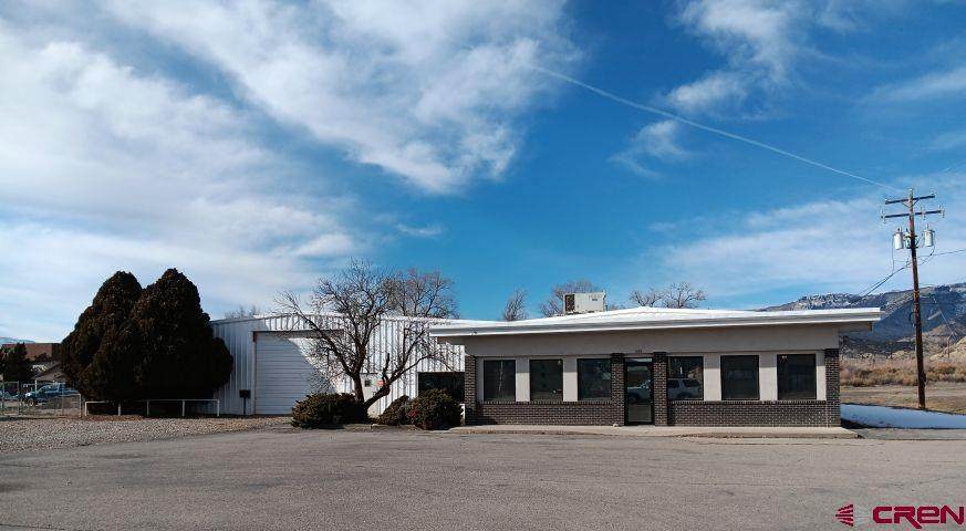 1901 Railroad Avenue - Photo 1