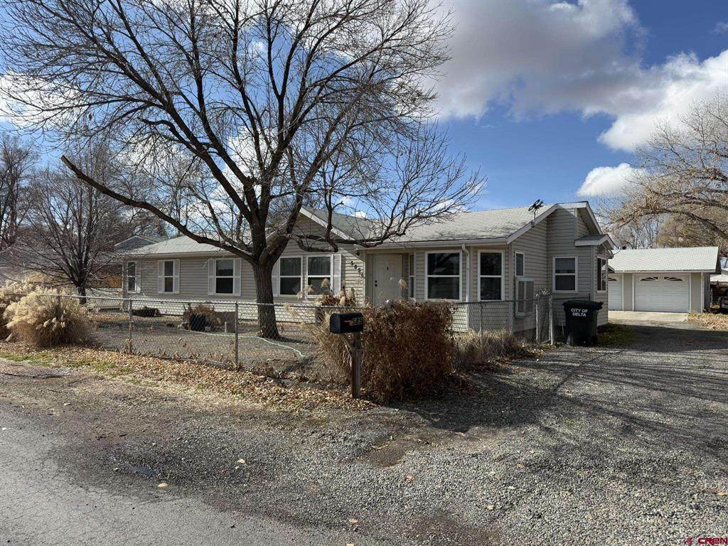 585 Elizabeth Street - Photo 1