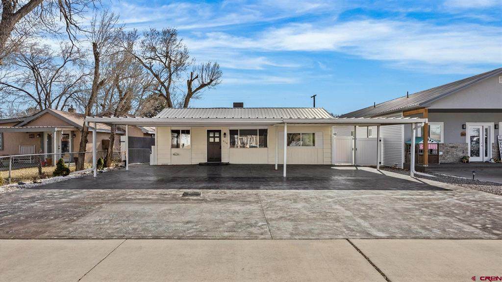 918 10th Street - Photo 1