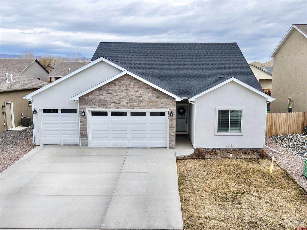 1422 Blue Creek Avenue - Photo 1
