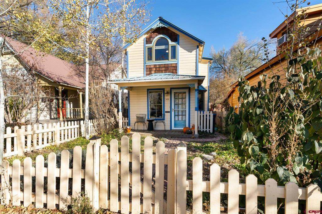 960 4th Avenue - Photo 1